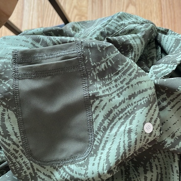 Lululemon Yoga Haven Kimono Mini Wavy Desert Olive Fatigue Green Cardigan EUC 10 - Picture 12 of 12